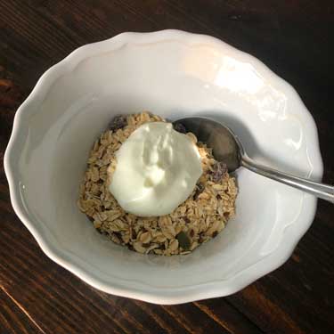 Healthy Pregnancy Snacks muesli yogurt