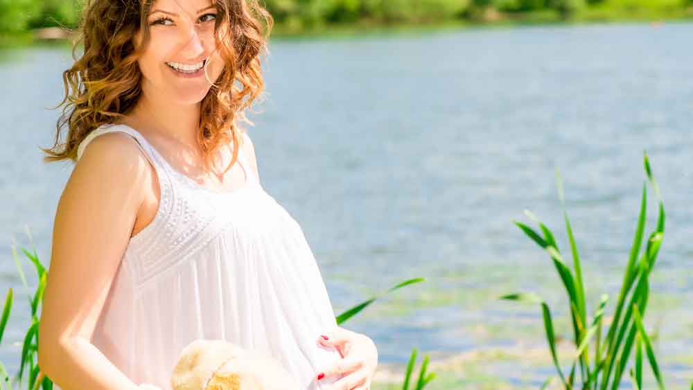 eco-friendly pregnancy woman outside
