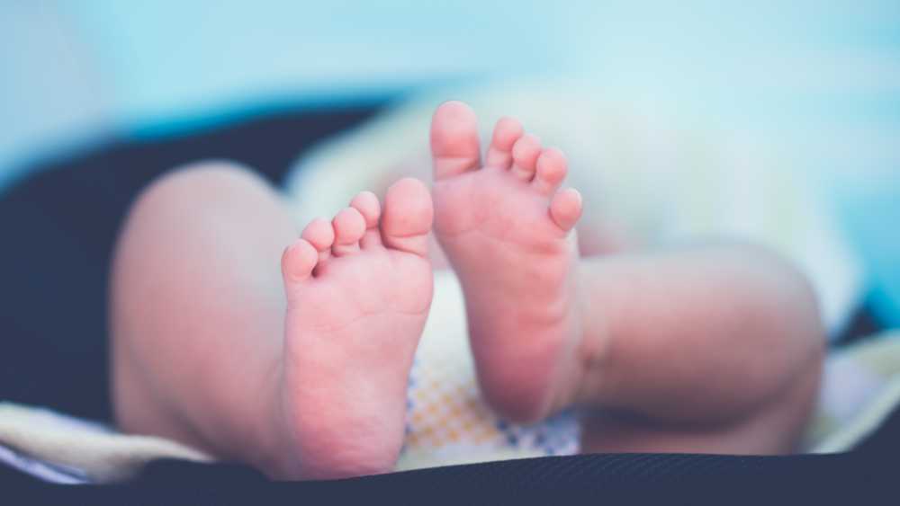 birth center vs hospital newborn baby toes